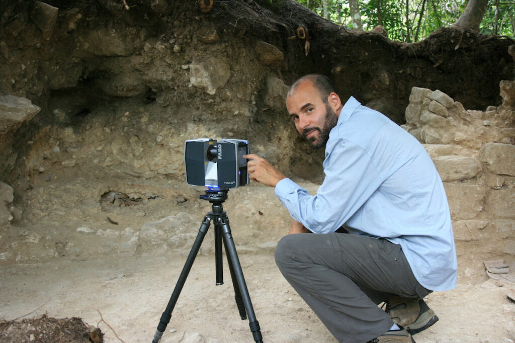 Fabrizio 3D laser scanning at Las Cuevas site, Chiquibul Reserve (Belize).