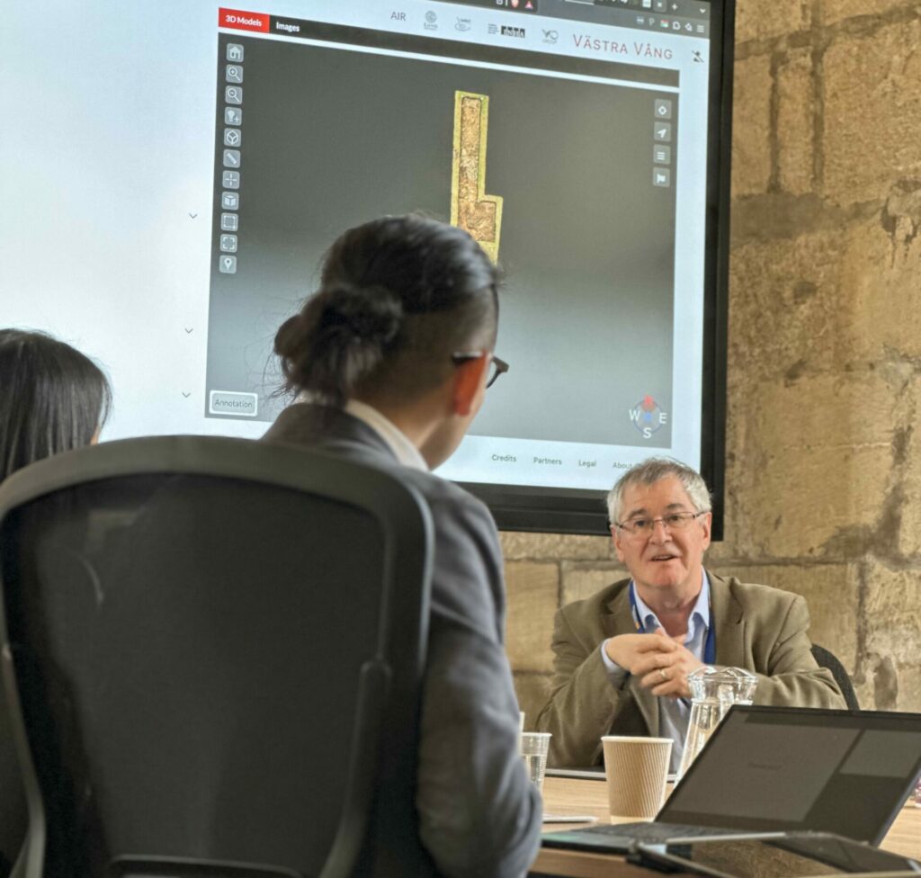 Julian Richards, presenting the work of the ADS to the NARA Institute